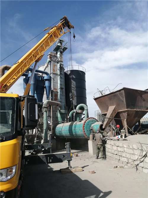 元宝山区设备搬运等各类工程项目中，吊车起着关键作用