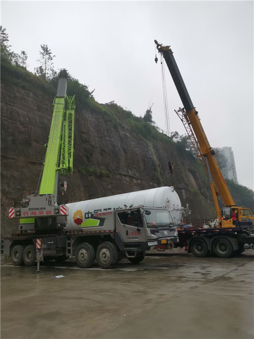元宝山区“不怕风雨冻”—— 吊车的 “恶劣环境适应” 技术